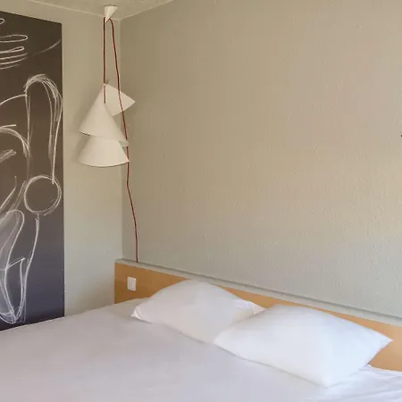 Ibis Moulins Hotel 3*