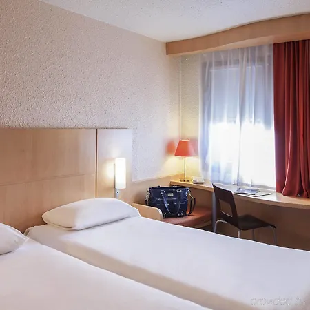 Hotel Ibis Moulins 3*