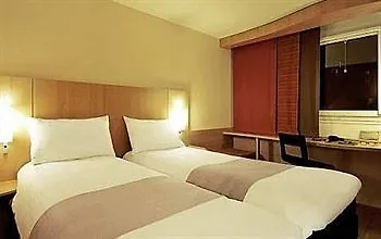 Ibis Moulins Hotel 3*